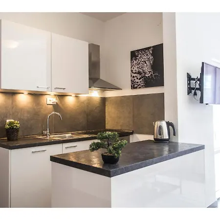 Апартаменти Olive Tree *